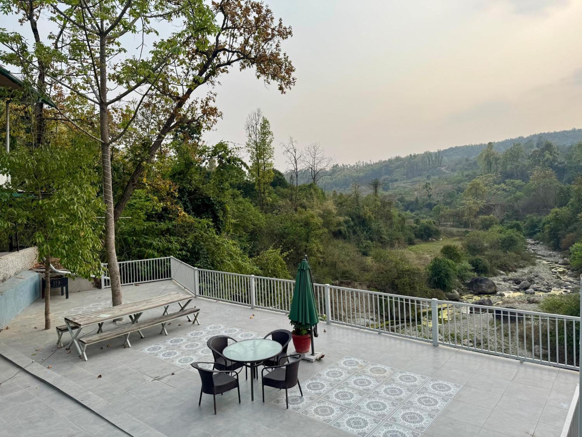 Saraiville- Luxury Riverside Cottages Дехрадун Экстерьер фото